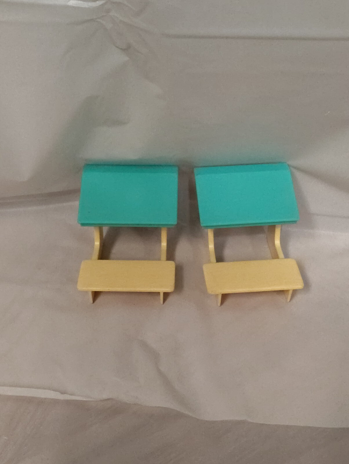 Vintage 1995 Barbie Kelly Teacher School Doll House Desks