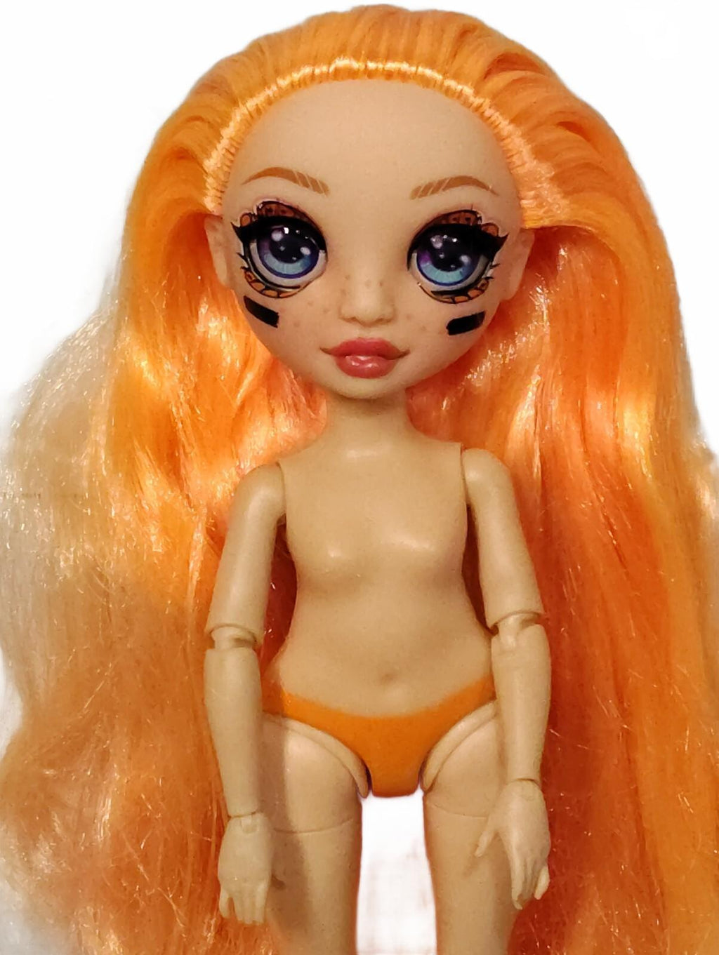 MGA Rainbow High Surprise Cheer Poppy Rowan Fashion Doll