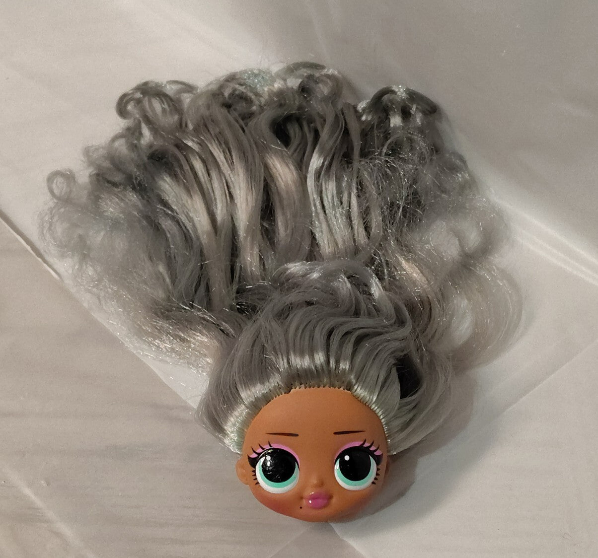 MGA Lol Surprise Re-rooted Custom Doll Head Beautiful Silver/Gray Curly